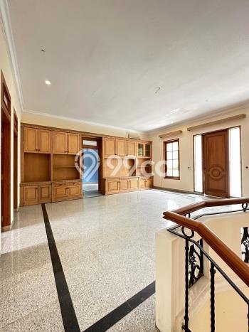 Siap Huni Hunian Elit 6 Kamar di Kebayoran Baru Dekat ke Mana Saja Siap Huni Hunian Elit 6 Kamar di Kebayoran Baru Dekat ke Mana Saja