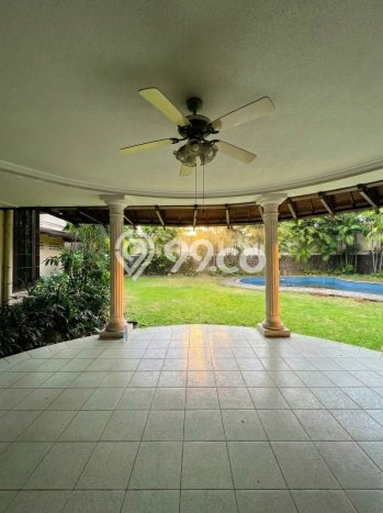 Rumah Elit Modern Tanpa Renovasi di Pondok Indah Jakarta Selatan Rumah Elit Modern Tanpa Renovasi di Pondok Indah Jakarta Selatan