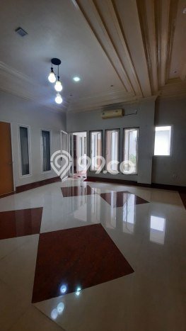 Rumah Elit LB 500m2 Siap Huni Desain Elegan di Manyar, Surabaya Rumah Elit LB 500m2 Siap Huni Desain Elegan di Manyar, Surabaya