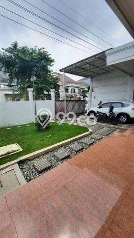 Rumah Elit LB 500m2 Siap Huni Desain Elegan di Manyar, Surabaya Rumah Elit LB 500m2 Siap Huni Desain Elegan di Manyar, Surabaya