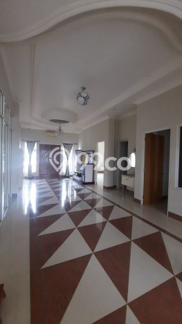 Rumah Elit LB 500m2 Siap Huni Desain Elegan di Manyar, Surabaya Rumah Elit LB 500m2 Siap Huni Desain Elegan di Manyar, Surabaya