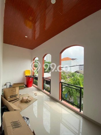 Hunian Elit LB 320m2 Siap Pakai Desain Elegan di Babatan, Surabaya Hunian Elit LB 320m2 Siap Pakai Desain Elegan di Babatan, Surabaya