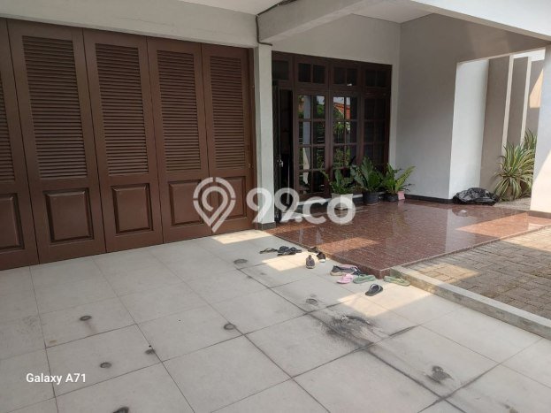 Dijual Rumah Premium dengan Fasilitas Sekitar Komplit di Tenggilis Mejoyo, Surabaya Dijual Rumah Premium dengan Fasilitas Sekitar Komplit di Tenggilis Mejoyo, Surabaya