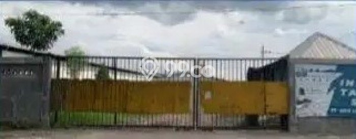 KEUNTUNGAN BERLIPAT! Pabrik Kawasan Kraksaan, Luas 3951m2m², Area Komersial KEUNTUNGAN BERLIPAT! Pabrik Kawasan Kraksaan, Luas 3951m2m², Area Komersial