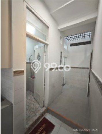 For Sale Rumah 4 Kamar Lokasi Strategis Nyaman dan Strategis di Tambaksari For Sale Rumah 4 Kamar Lokasi Strategis Nyaman dan Strategis di Tambaksari
