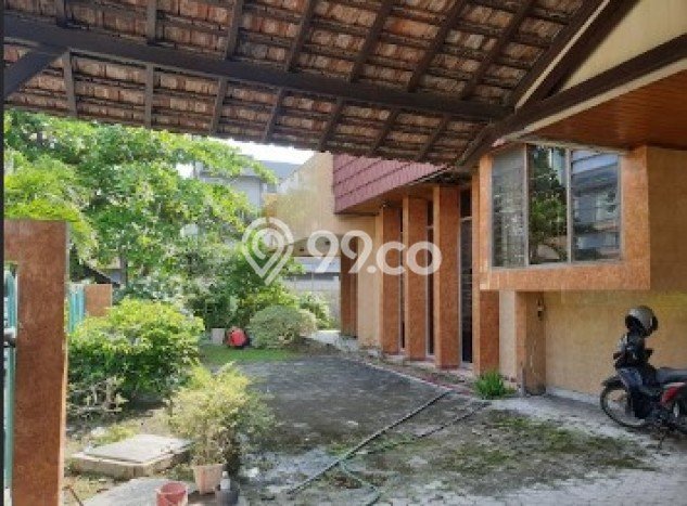 Rumah di Dukuh Pakis, 4 KM, Akses Mudah Fasilitas Umum, LT 624m2m² Bangunan 492m2m² Rumah di Dukuh Pakis, 4 KM, Akses Mudah Fasilitas Umum, LT 624m2m² Bangunan 492m2m²