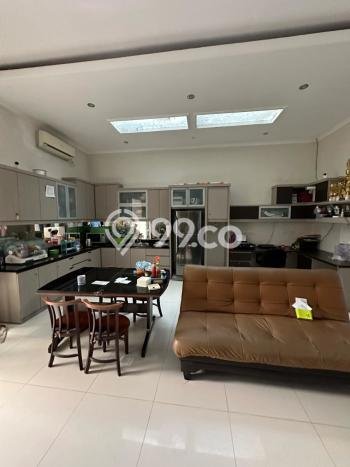 Dijual Cepat Rumah Favorit Siap Huni LB 200m2 di Rungkut, Surabaya Dijual Cepat Rumah Favorit Siap Huni LB 200m2 di Rungkut, Surabaya