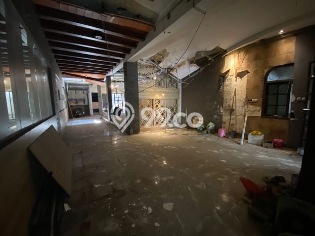 Ruko untuk Disewa di Pusat Surabaya Luas Bangunan 450m2 Ruko untuk Disewa di Pusat Surabaya Luas Bangunan 450m2