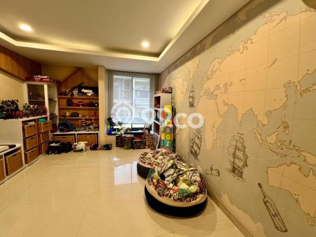 Hunian Elit LB 510m2 Siap Pakai Desain Elegan di Citraland, Surabaya Hunian Elit LB 510m2 Siap Pakai Desain Elegan di Citraland, Surabaya