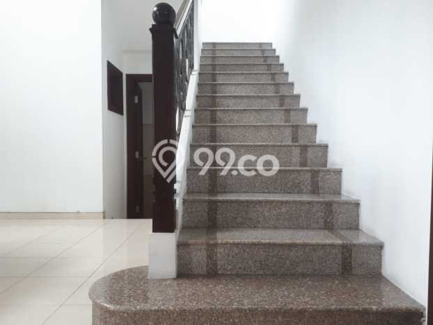 Rumah Lingkungan Nyaman kawasan Lakarsantri, Surabaya, LT 240m2m² Bangunan 163m2m² Rumah Lingkungan Nyaman kawasan Lakarsantri, Surabaya, LT 240m2m² Bangunan 163m2m²
