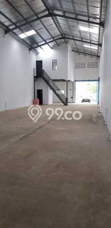Gudang Area Perdagangan Kawasan Taman Kopo Indah, Luas 300m², Siap Usaha Gudang Area Perdagangan Kawasan Taman Kopo Indah, Luas 300m², Siap Usaha