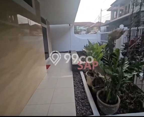 Rumah di Burangrang, 4 KT, Area Premium, Luas 180m² Bangunan 220m² Rumah di Burangrang, 4 KT, Area Premium, Luas 180m² Bangunan 220m²