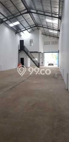 Gudang Area Perdagangan Kawasan Taman Kopo Indah, Luas 300m², Siap Usaha Gudang Area Perdagangan Kawasan Taman Kopo Indah, Luas 300m², Siap Usaha