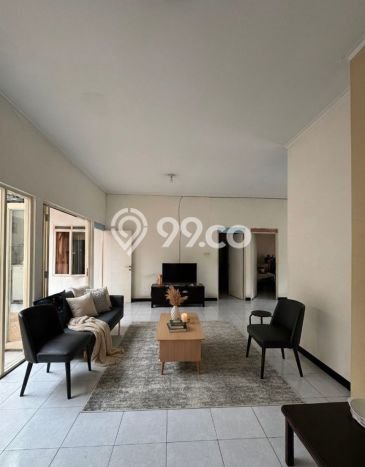 Rumah Modern 3 KT di Taman Holis Indah Bandung Semi Furnished Rumah Modern 3 KT di Taman Holis Indah Bandung Semi Furnished