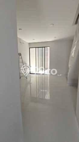 Dijual Rumah Modern 5 KT di Rungkut Industri, Surabaya Dijual Rumah Modern 5 KT di Rungkut Industri, Surabaya