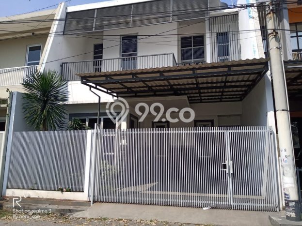Rumah Modern Cantik 5 KT Bisa Langsung Pindah di Gayungan Rumah Modern Cantik 5 KT Bisa Langsung Pindah di Gayungan