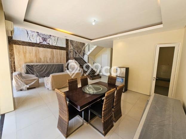Hunian Mewah Siap Huni LT 300m2 di Wiyung, Surabaya Hunian Mewah Siap Huni LT 300m2 di Wiyung, Surabaya