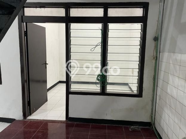 Rumah sewa siap huni 5 Kamar Tidur di Kutisari, Surabaya Rumah sewa siap huni 5 Kamar Tidur di Kutisari, Surabaya