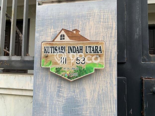Rumah Luxury Modern Tanpa Renovasi di Kutisari Surabaya Rumah Luxury Modern Tanpa Renovasi di Kutisari Surabaya