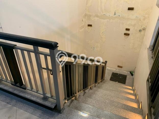Rumah Luxury Modern Tanpa Renovasi di Kutisari Surabaya Rumah Luxury Modern Tanpa Renovasi di Kutisari Surabaya