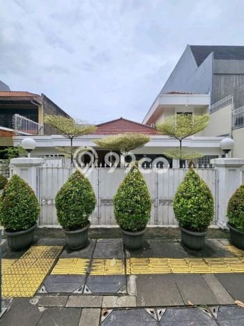 Rumah Elit Modern Tanpa Renovasi di Menteng Dalam Jakarta Selatan Rumah Elit Modern Tanpa Renovasi di Menteng Dalam Jakarta Selatan