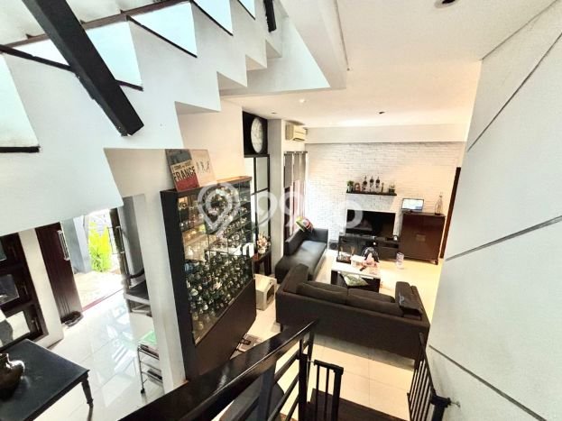 Rumah Elit Modern Siap Huni di Bintaro Jakarta Selatan Rumah Elit Modern Siap Huni di Bintaro Jakarta Selatan
