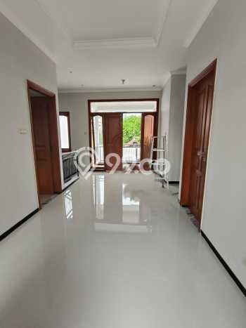 Dijual Rumah Mewah Megah Dengan View Eksklusif di Dukuh Kupang, Surabaya Dijual Rumah Mewah Megah Dengan View Eksklusif di Dukuh Kupang, Surabaya
