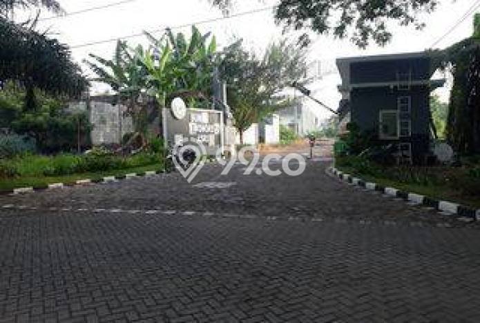 For Sale Rumah 3 Kamar Lokasi Strategis Nyaman dan Strategis di Rungkut For Sale Rumah 3 Kamar Lokasi Strategis Nyaman dan Strategis di Rungkut