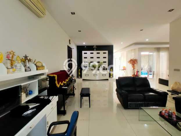 Rumah Eksklusif Dijual LT 900m2 di Dukuh Pakis, Surabaya Rumah Eksklusif Dijual LT 900m2 di Dukuh Pakis, Surabaya