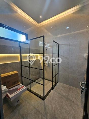 Ready to Use! Premium House LT 180m2 Desain Elegan di BSD Nusaloka Ready to Use! Premium House LT 180m2 Desain Elegan di BSD Nusaloka