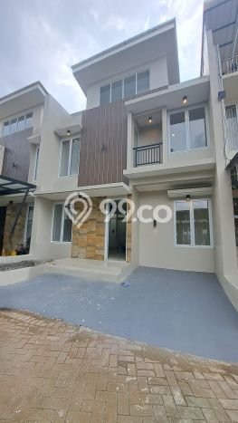 Dijual Rumah Premium dengan Fasilitas Sekitar Lengkap di BSD, Tangerang Selatan Dijual Rumah Premium dengan Fasilitas Sekitar Lengkap di BSD, Tangerang Selatan
