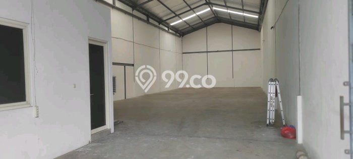 LOKASI STRATEGIS! Gudang di Sidoarjo, Luas 330m2m², Kawasan Berkembang LOKASI STRATEGIS! Gudang di Sidoarjo, Luas 330m2m², Kawasan Berkembang