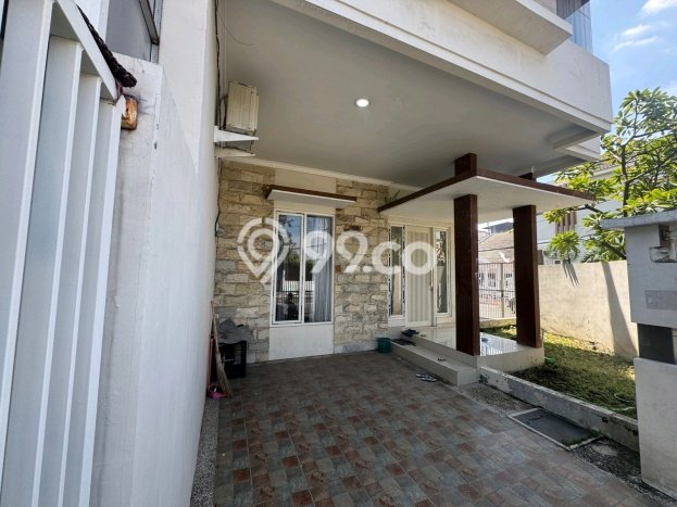 Rumah Luas Asri 3 KT Siap Pakai di Kutisari Surabaya Rumah Luas Asri 3 KT Siap Pakai di Kutisari Surabaya