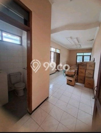 Rumah Mewah LT 300m2m² / LB 180m2m² di Kompleks Perumahan , Surabaya Rumah Mewah LT 300m2m² / LB 180m2m² di Kompleks Perumahan , Surabaya