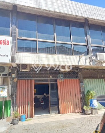 LOKASI PREMIUM! Ruko di Perak, Luas 250m2m², Jalan Utama LOKASI PREMIUM! Ruko di Perak, Luas 250m2m², Jalan Utama
