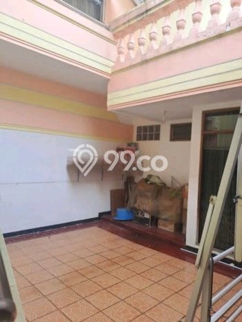 Rumah Mewah LT 300m2m² / LB 180m2m² di Kompleks Perumahan , Surabaya Rumah Mewah LT 300m2m² / LB 180m2m² di Kompleks Perumahan , Surabaya