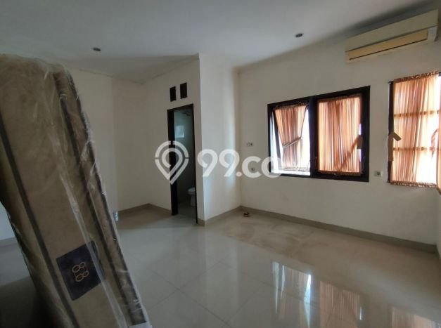 Jarang Ada! Rumah Kontrakan 4 Kamar Bagus Siap Huni Gatot Subroto Jarang Ada! Rumah Kontrakan 4 Kamar Bagus Siap Huni Gatot Subroto