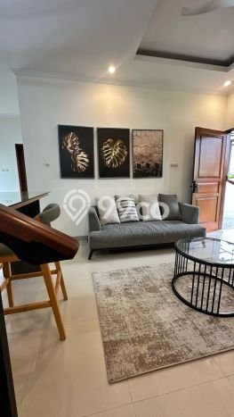 Rumah di Seminyak, 3 KT, Pemandangan Kota, LT 120m² LB 105m² Rumah di Seminyak, 3 KT, Pemandangan Kota, LT 120m² LB 105m²