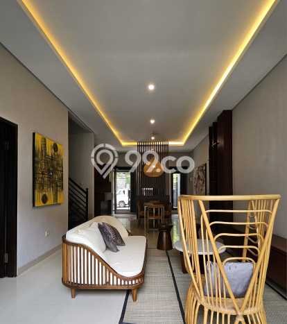 Rumah Tenang di Kerobokan, 3 KM, Luas 150m² Bangunan 150m² Rumah Tenang di Kerobokan, 3 KM, Luas 150m² Bangunan 150m²
