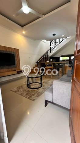 Rumah di Seminyak, 3 KT, Pemandangan Kota, LT 120m² LB 105m² Rumah di Seminyak, 3 KT, Pemandangan Kota, LT 120m² LB 105m²