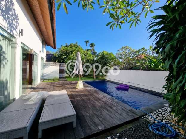 Rumah di Kerobokan, 3 KM, Konsep Modern, Luas 300m² Bangunan 170m² Rumah di Kerobokan, 3 KM, Konsep Modern, Luas 300m² Bangunan 170m²