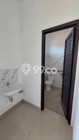 Unit Ruko Disewa Lokasi Kuta, Badung Spesifikasi Luas Bangunan 300m2 Unit Ruko Disewa Lokasi Kuta, Badung Spesifikasi Luas Bangunan 300m2