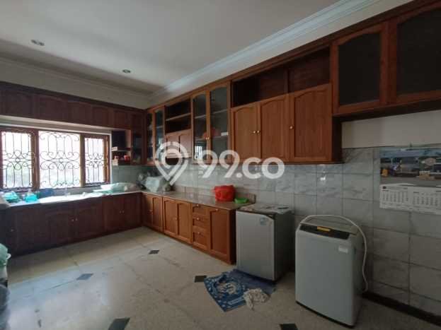 PENAWARAN EKSKLUSIF! Rumah di Gatot Subroto, 5 KT, Lingkungan Elite, LT 500m² LB 600m² PENAWARAN EKSKLUSIF! Rumah di Gatot Subroto, 5 KT, Lingkungan Elite, LT 500m² LB 600m²