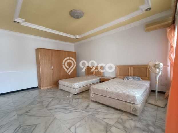 PENAWARAN EKSKLUSIF! Rumah di Gatot Subroto, 5 KT, Lingkungan Elite, LT 500m² LB 600m² PENAWARAN EKSKLUSIF! Rumah di Gatot Subroto, 5 KT, Lingkungan Elite, LT 500m² LB 600m²
