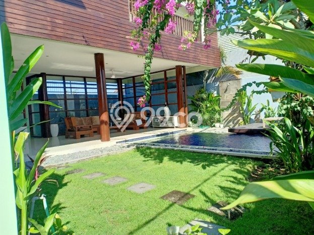HUNIAN PILIHAN! Rumah kawasan Kerobokan, 3 KM, Lingkungan Strategis, Luas 300m² Bangunan 220m² HUNIAN PILIHAN! Rumah kawasan Kerobokan, 3 KM, Lingkungan Strategis, Luas 300m² Bangunan 220m²