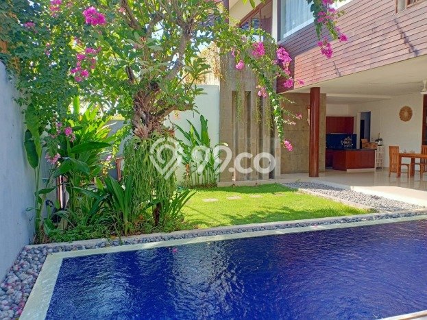 HUNIAN PILIHAN! Rumah kawasan Kerobokan, 3 KM, Lingkungan Strategis, Luas 300m² Bangunan 220m² HUNIAN PILIHAN! Rumah kawasan Kerobokan, 3 KM, Lingkungan Strategis, Luas 300m² Bangunan 220m²