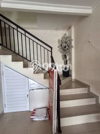 KAWASAN KOMERSIAL! Ruko Disewakan Kawasan Serpong Villa Melati Mas, Luas 148m², Akses Strategis KAWASAN KOMERSIAL! Ruko Disewakan Kawasan Serpong Villa Melati Mas, Luas 148m², Akses Strategis