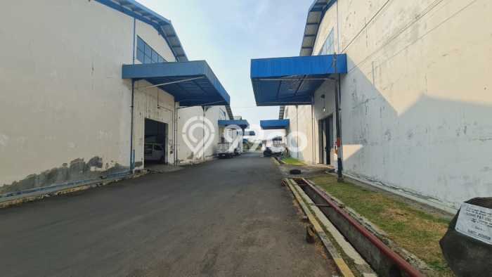 Gudang paling strategis disewakan di Lemahwungkuk Cirebon Gudang paling strategis disewakan di Lemahwungkuk Cirebon