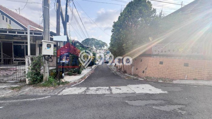 For Sale Rumah 6 Kamar Lokasi Ideal Bagus dan Strategis di Klojen For Sale Rumah 6 Kamar Lokasi Ideal Bagus dan Strategis di Klojen