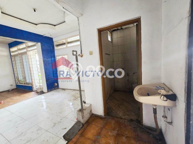 Area Ramai! Gudang Dijual di Blimbing untuk Bisnis Luas Bangunan 461m2 Area Ramai! Gudang Dijual di Blimbing untuk Bisnis Luas Bangunan 461m2